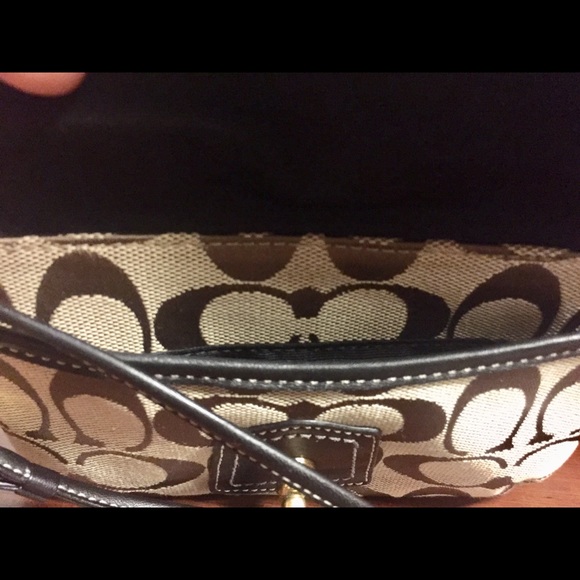 Coach classic logo clutch EUC - Picture 5 of 7